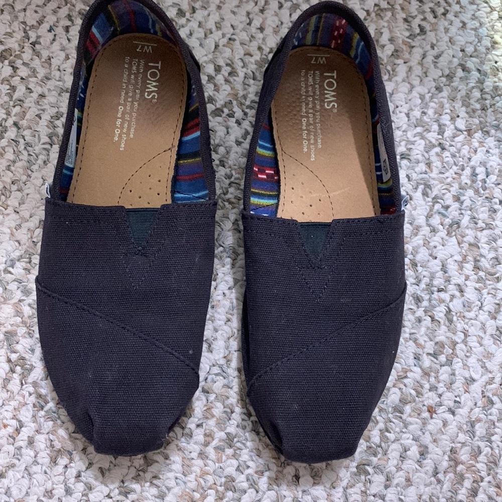 Toms woman’s shoes